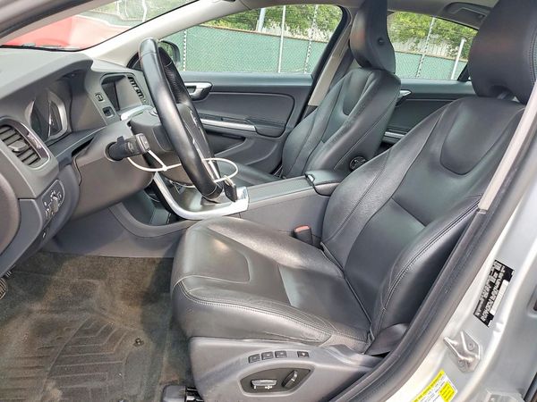 2015 VOLVO S60