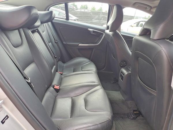 2015 VOLVO S60
