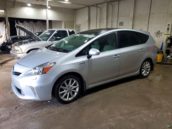 2013 TOYOTA PRIUS — Front 3/4