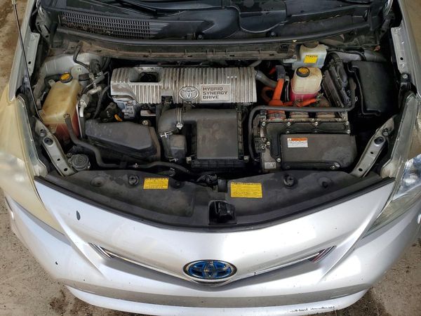 2013 TOYOTA PRIUS — Engine bay