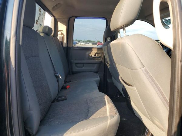 2016 RAM 1500 SLT QUAD CAB 4X4