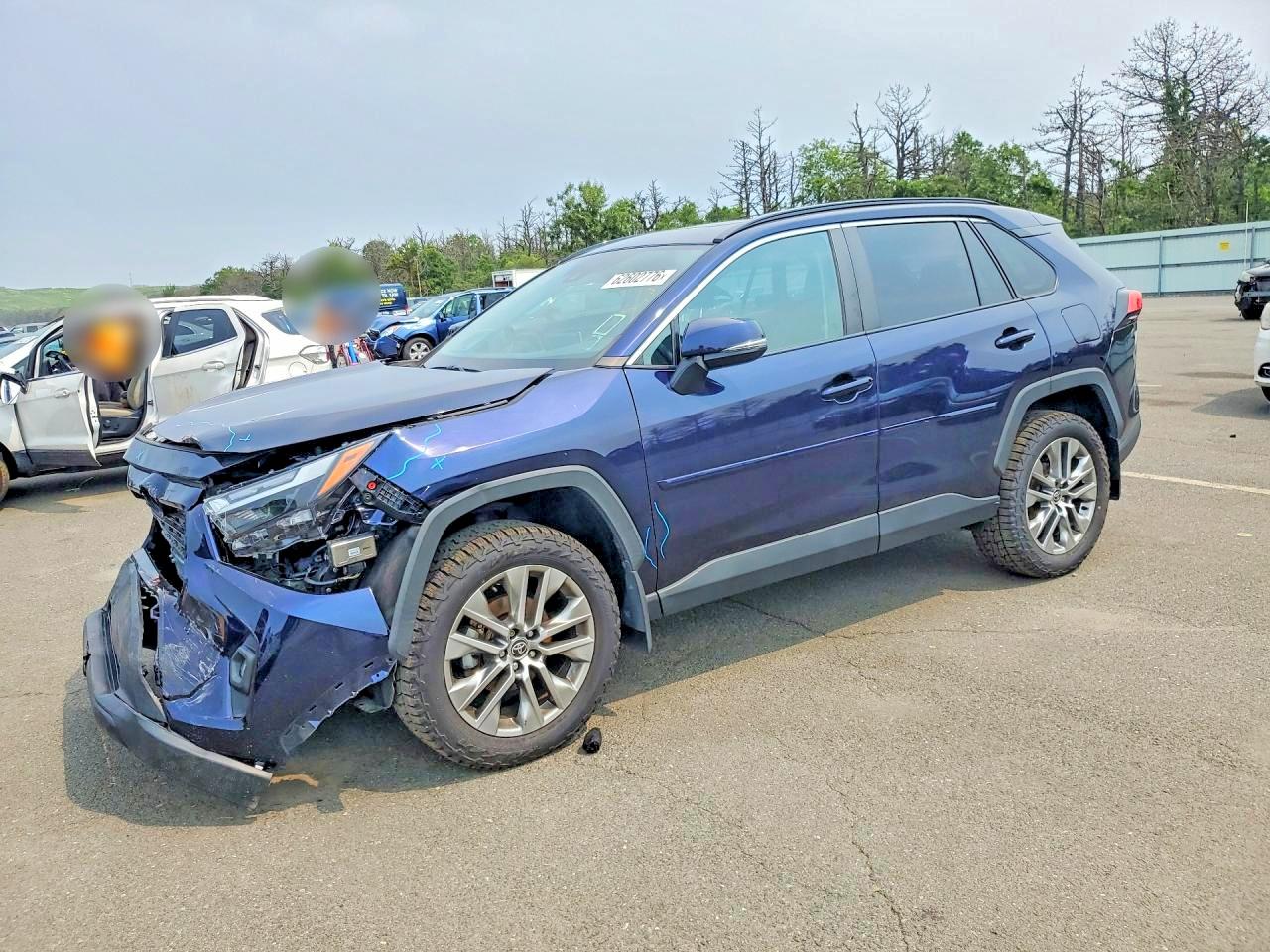 2022 TOYOTA RAV4 XLE Premium