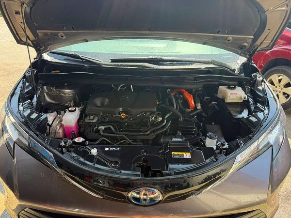 2023 TOYOTA SIENNA XLE