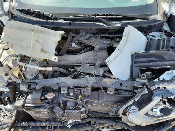 2019 NISSAN ROGUE — Engine bay