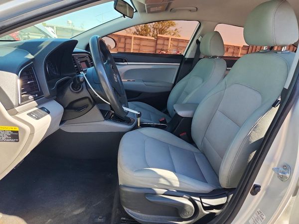 2017 HYUNDAI ELANTRA SE Base