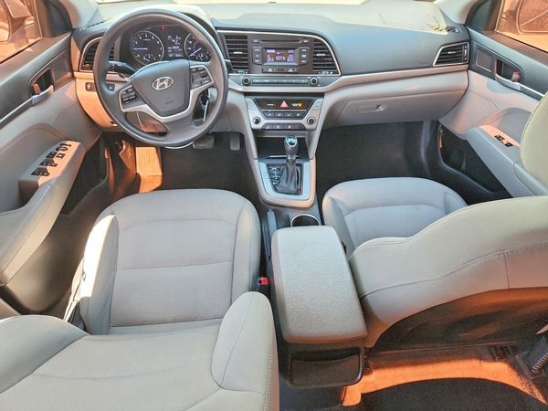 2017 HYUNDAI ELANTRA SE Base