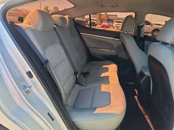2017 HYUNDAI ELANTRA SE Base