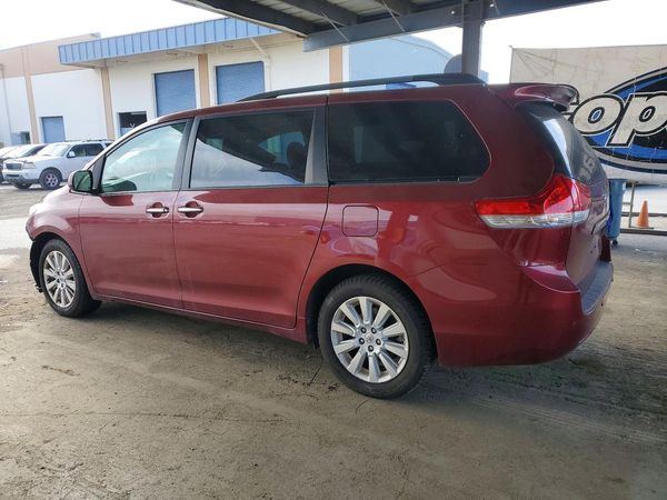 2012 TOYOTA SIENNA