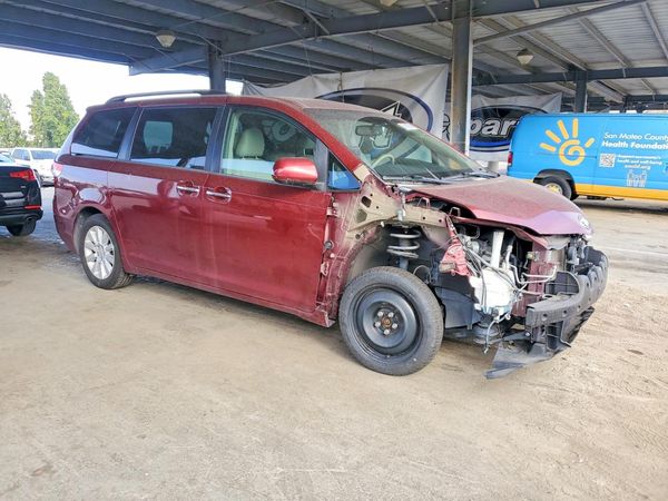 2012 TOYOTA SIENNA