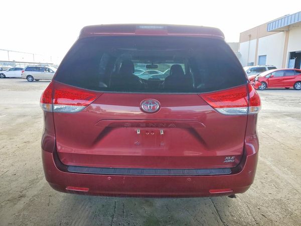 2012 TOYOTA SIENNA