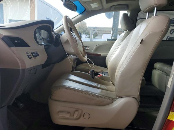 2012 TOYOTA SIENNA