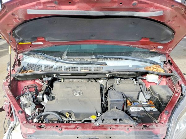 2012 TOYOTA SIENNA