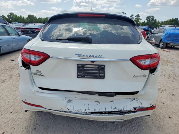2017 MASERATI LEVANTE Luxury