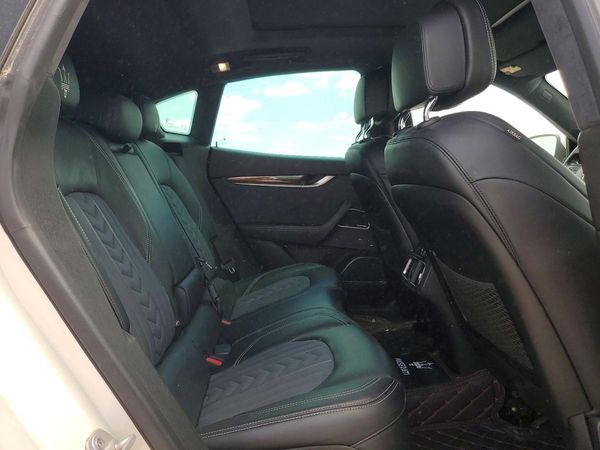 2017 MASERATI LEVANTE Luxury