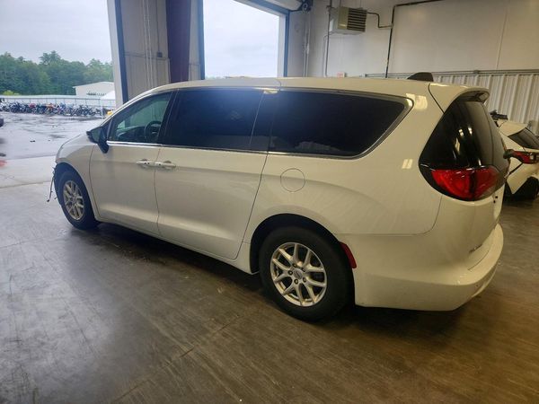 2024 CHRYSLER VOYAGER LX