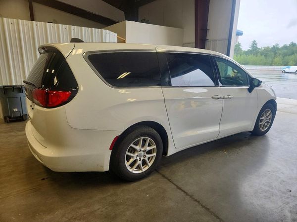 2024 CHRYSLER VOYAGER LX