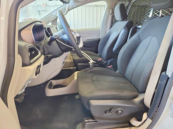 2024 CHRYSLER VOYAGER LX
