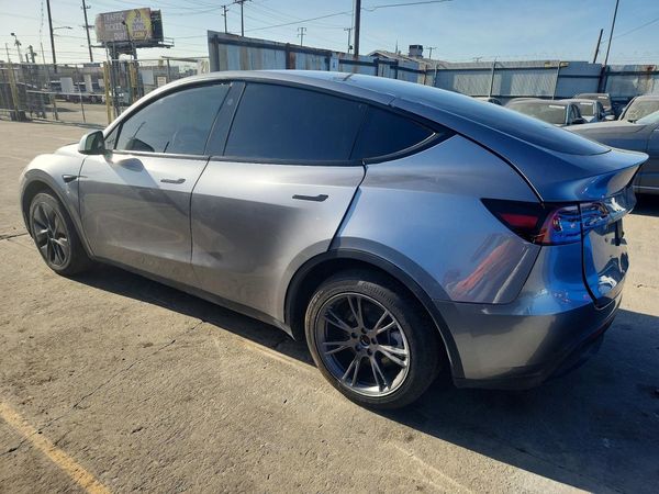 2025 TESLA MODEL Y
