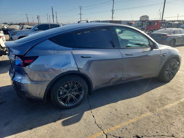 2025 TESLA MODEL Y