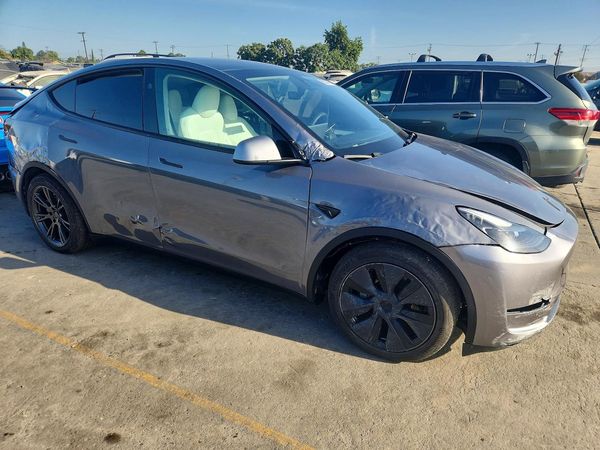 2025 TESLA MODEL Y