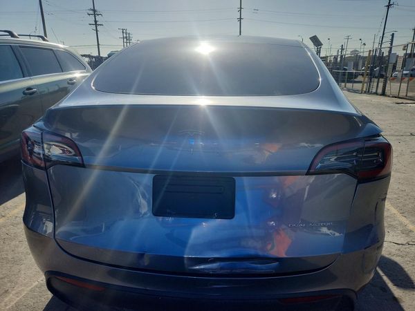 2025 TESLA MODEL Y