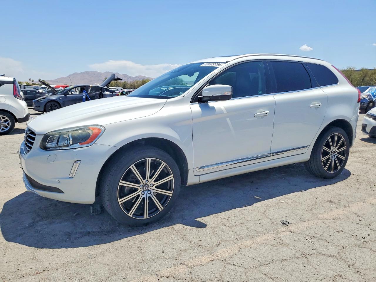 2015 VOLVO XC60 Platinum (non R design)