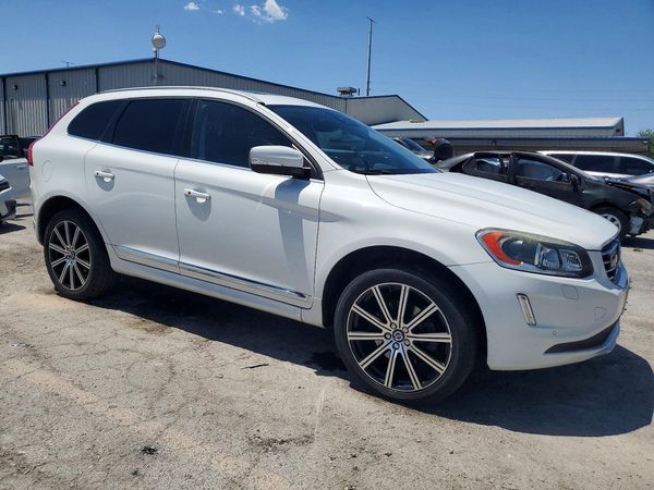 2015 VOLVO XC60 Platinum (non R design)
