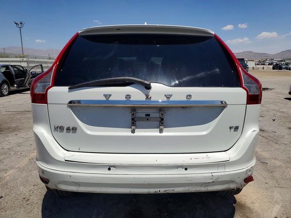 2015 VOLVO XC60 Platinum (non R design)