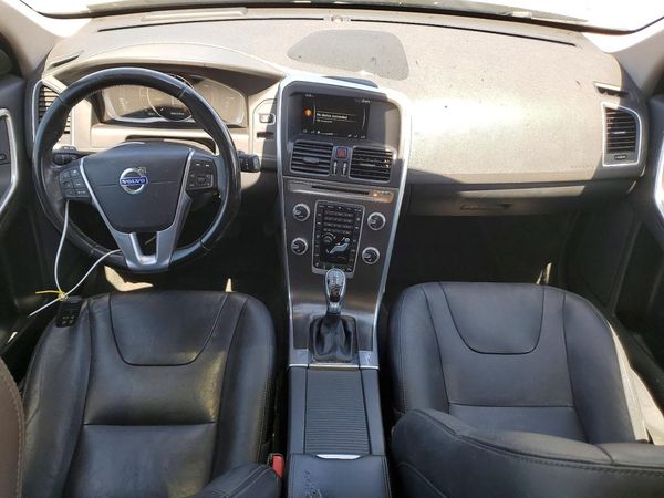 2015 VOLVO XC60 Platinum (non R design)