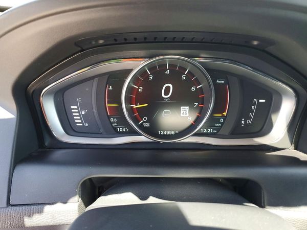 2015 VOLVO XC60 Platinum (non R design)