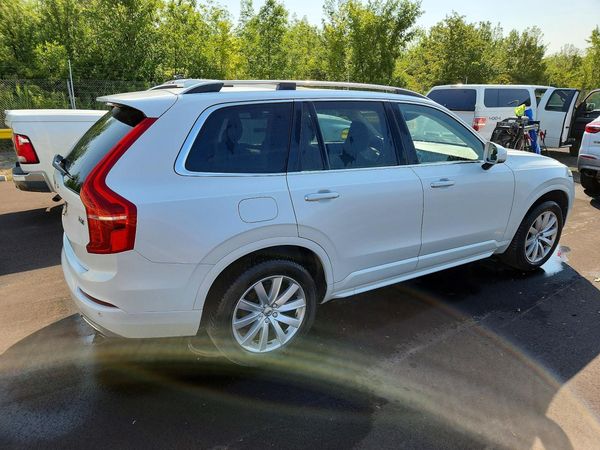 2017 VOLVO XC90 Momentum
