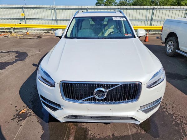 2017 VOLVO XC90 Momentum