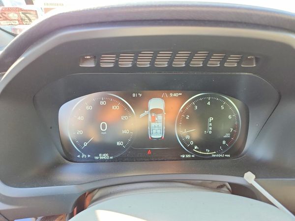 2017 VOLVO XC90 Momentum
