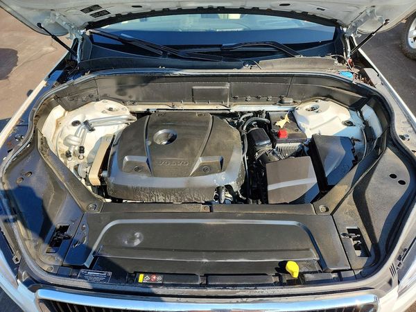 2017 VOLVO XC90 Momentum