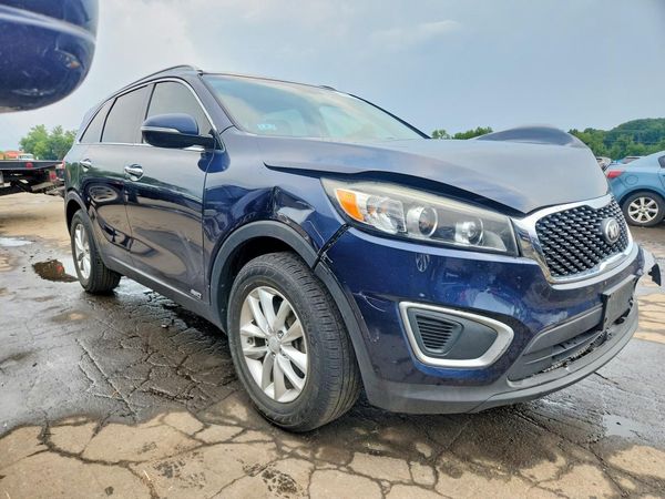 2016 KIA SORENTO L / LX