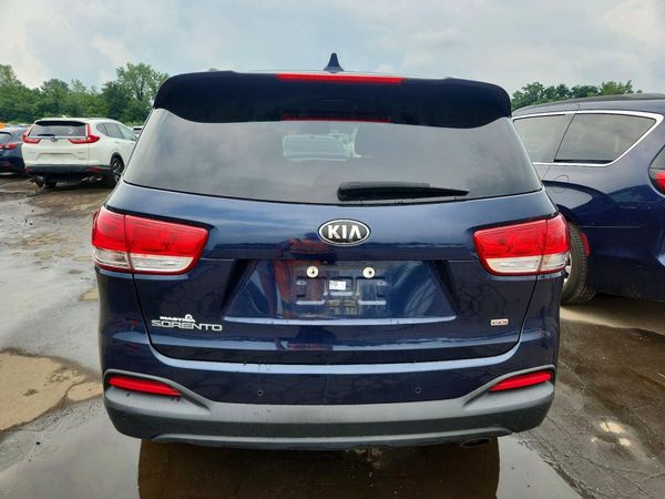 2016 KIA SORENTO L / LX