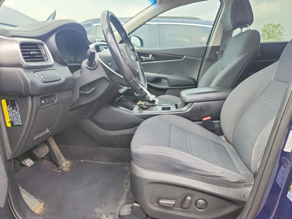 2016 KIA SORENTO L / LX