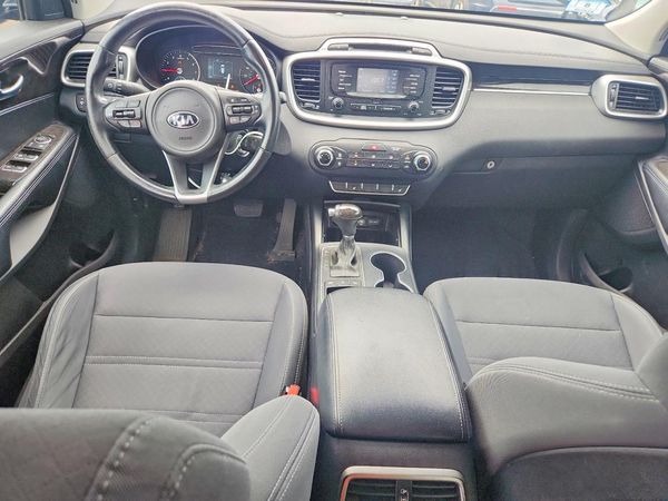 2016 KIA SORENTO L / LX