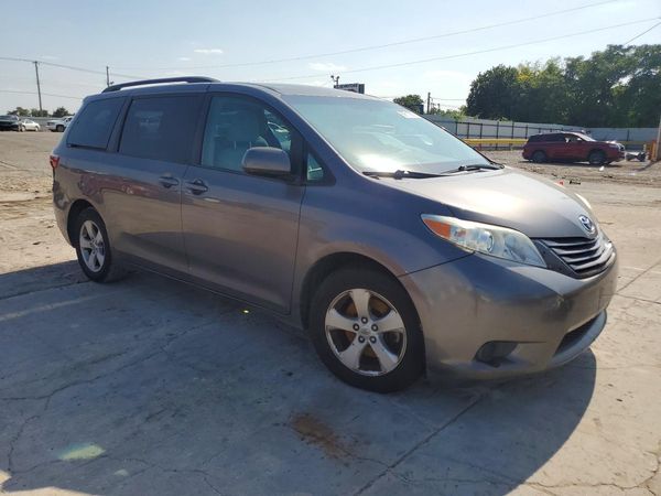 2017 TOYOTA SIENNA LE Mobility/LE