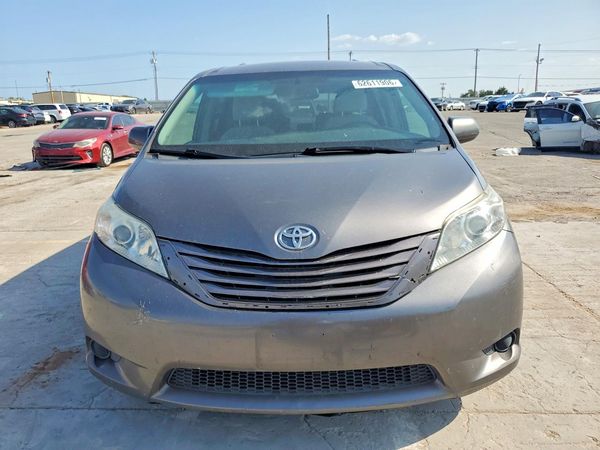 2017 TOYOTA SIENNA LE Mobility/LE