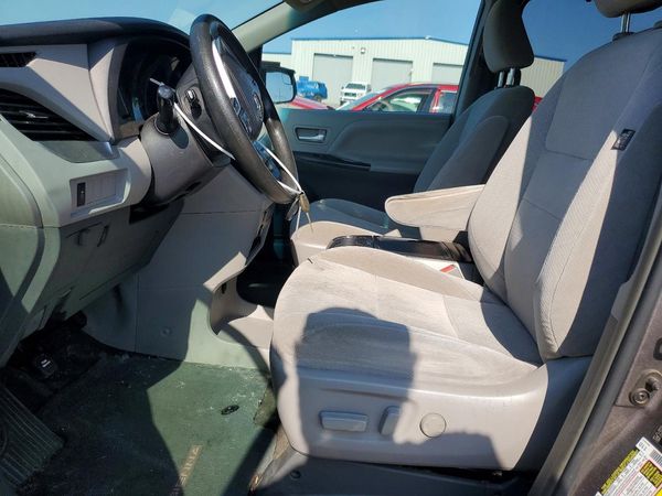 2017 TOYOTA SIENNA LE Mobility/LE