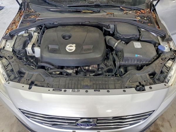 2015 VOLVO S60 Premier (non R design)