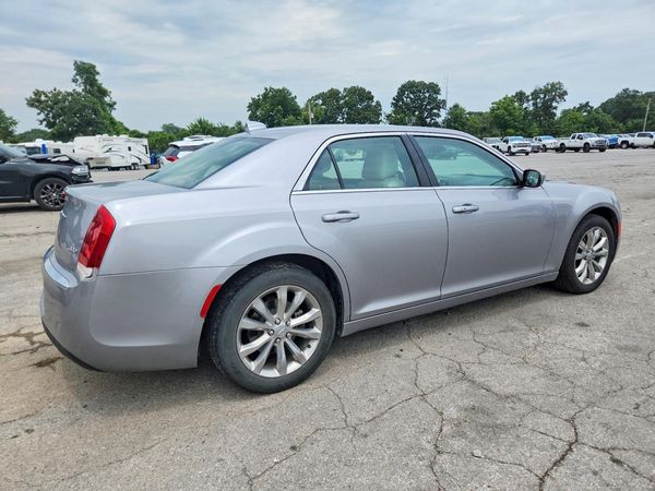 2017 CHRYSLER 300 Limited