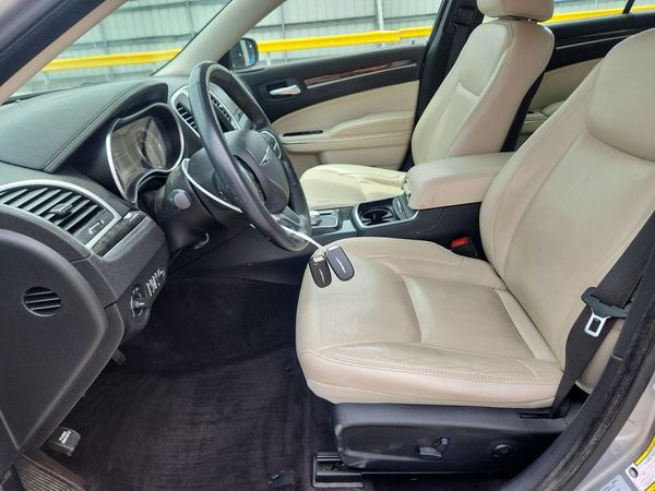 2017 CHRYSLER 300 Limited