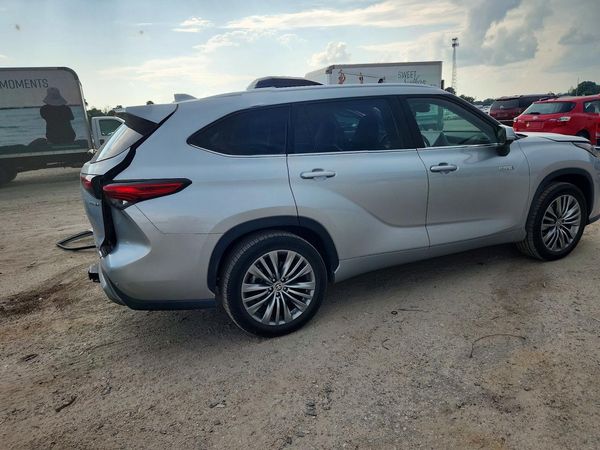 2021 TOYOTA HIGHLANDER Platinum