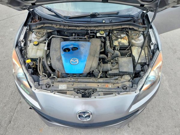2013 MAZDA 3 Touring/GS