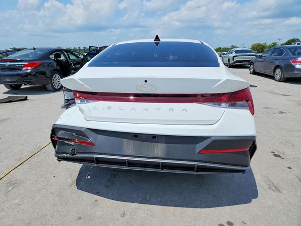 2024 HYUNDAI ELANTRA