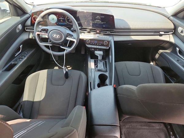 2024 HYUNDAI ELANTRA