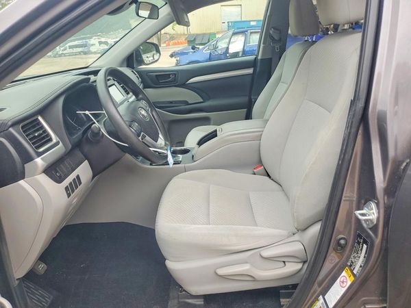 2019 TOYOTA HIGHLANDER LE