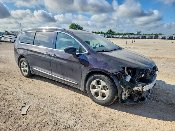 2017 CHRYSLER PACIFICA Touring L Plus